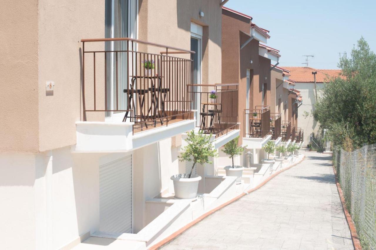 Valery Apartments Pefkochori Bagian luar foto